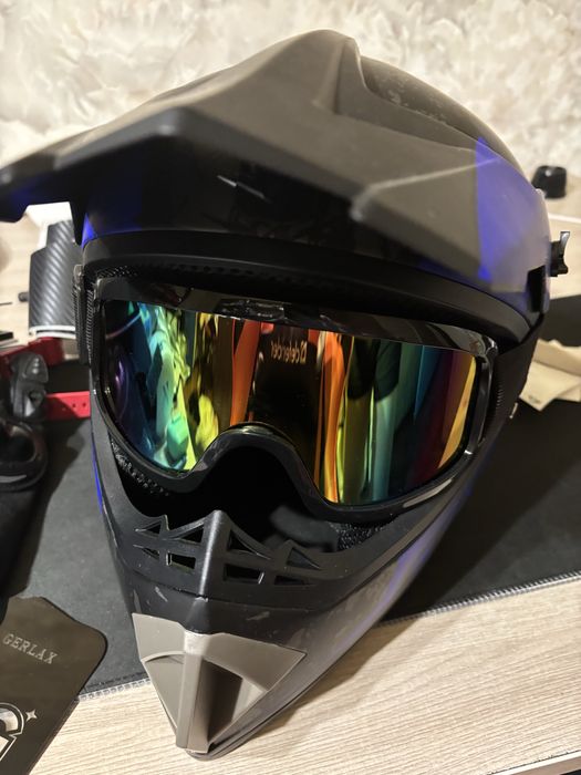 Кроссовый шлем для мото