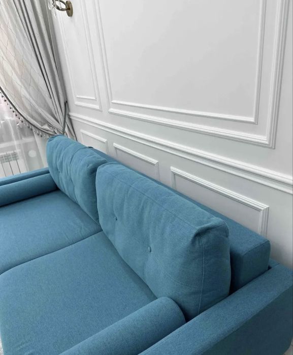 Диван бирюзовый красивый