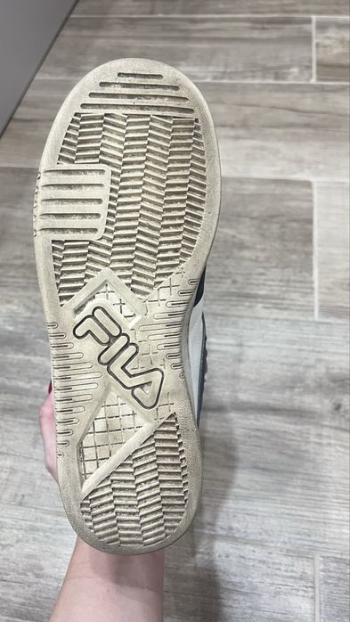 Продам демисезонные кроссовки