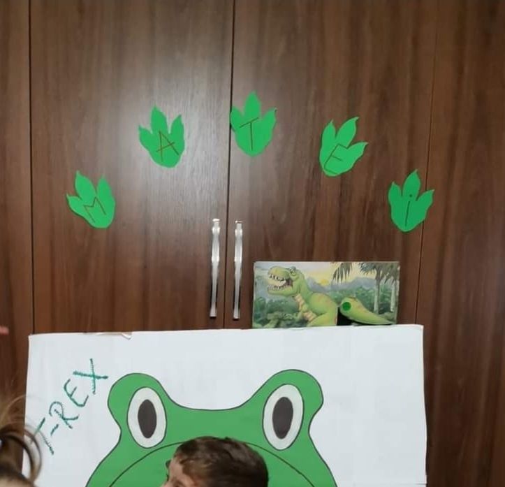 Autocolante perete/mobilier/ cu model dinozauri