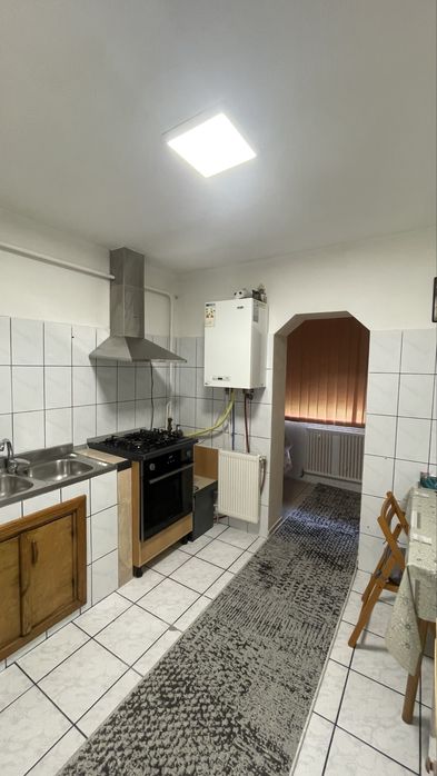 Apartament de inchiriat -2 camere,zona Mall,la 3 minute de școala nr.8