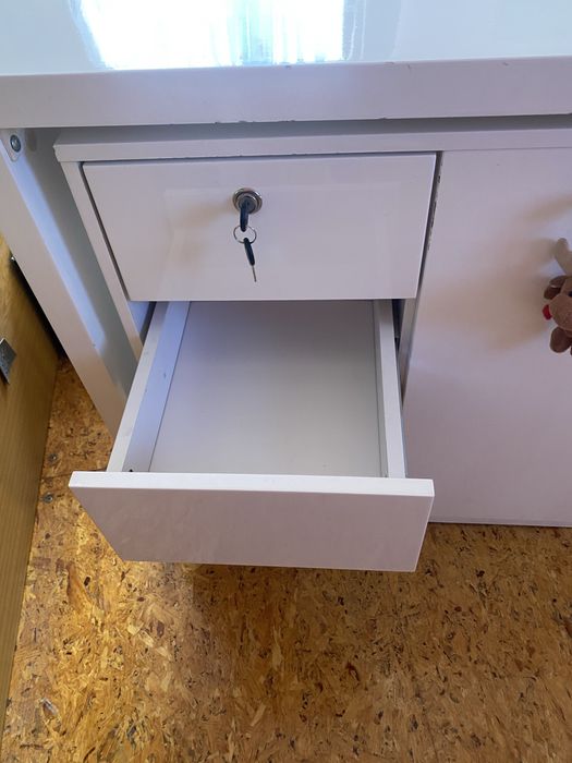 Smart прибиращо се бюро