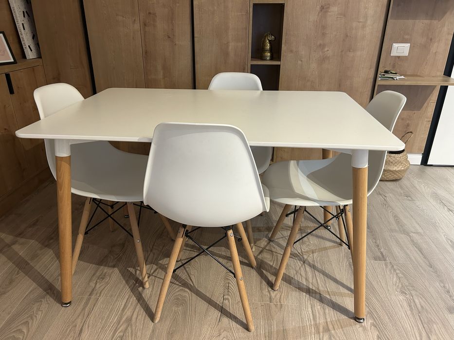 Masa cu 4 scaune MDF/ lemn