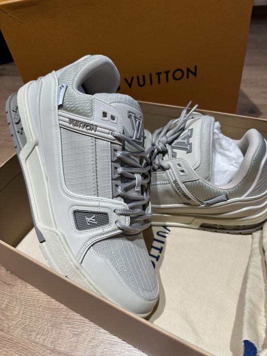 LV trainer sneaker grey