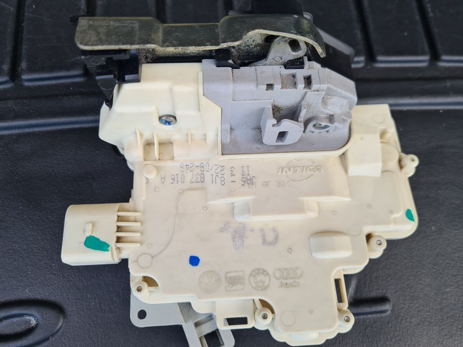 Брава  A3 8P / А4 Б8  /  Passat B6 / А6 4 Ф / Audi Q5 / SEAT ALTEA,