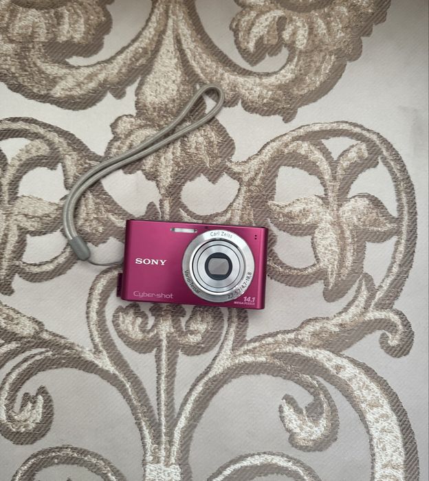 Sony Cyber-shot 14.1 MEGA PIXELS