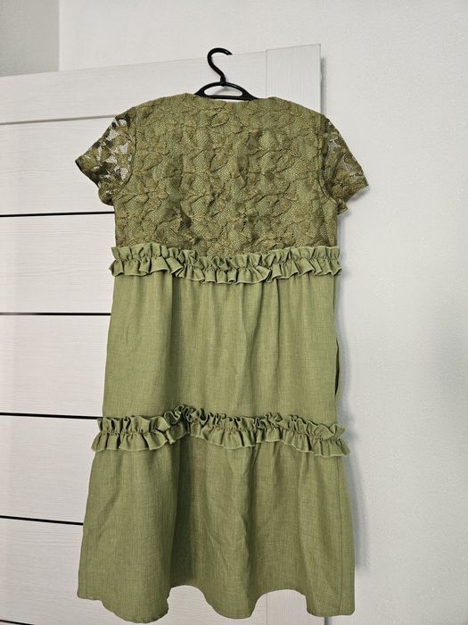 Продаётся платье зелёного цвета