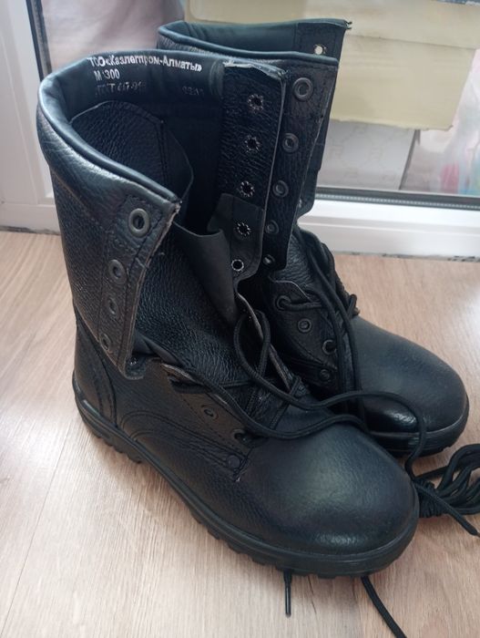 Продам берцы размер 36
