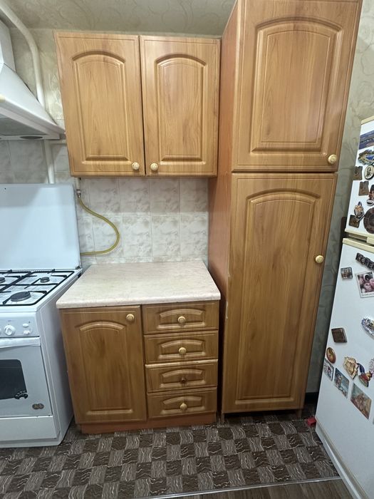 Кухонный гарнитура с вытяжкой