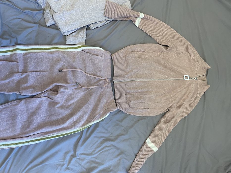 Костюм на замке размер М и для кормящих