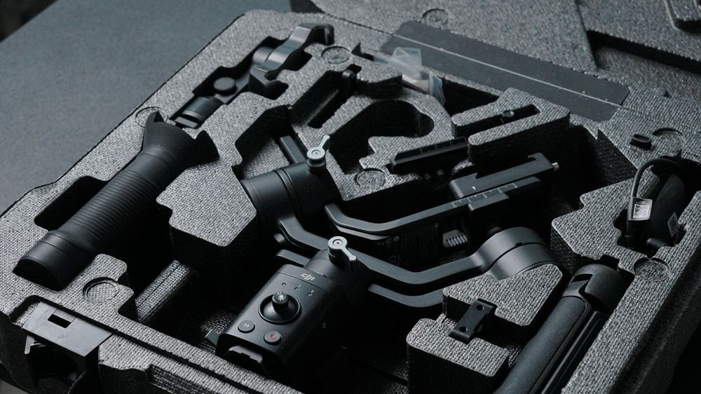 Camera Sony a6400 + Gimbal + Flash + Card + 3 baterii