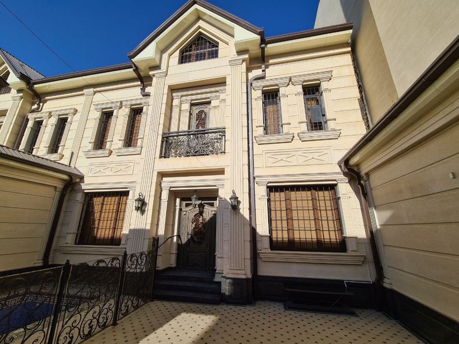 Двух уревнневый дом.