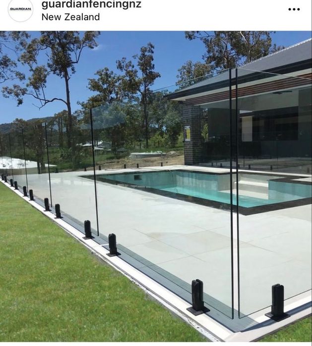 Стеклянний перилла, Стеклянний перегародка