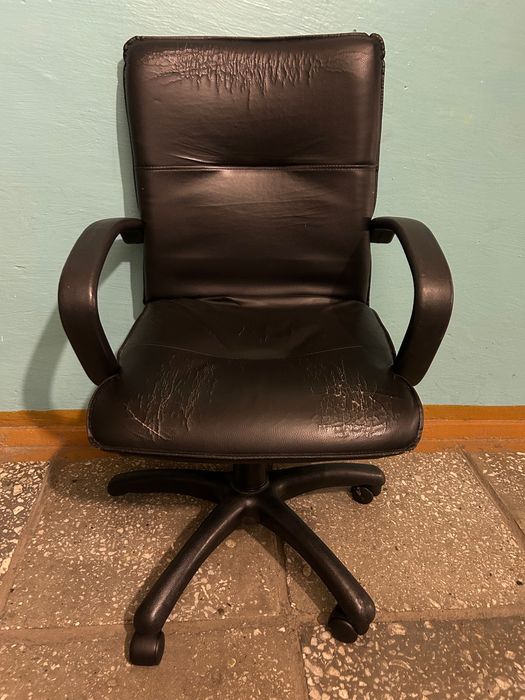 Набор стульев в офис компьютерное