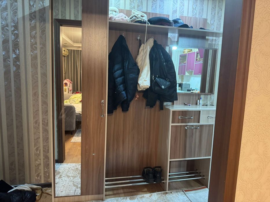 Продам прихожую срочно