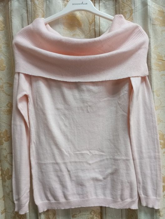 Дамски пуловери с голи рамене.