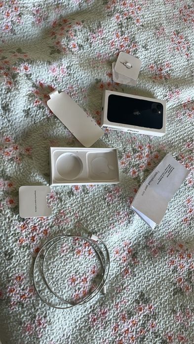 Продам iPhone 13