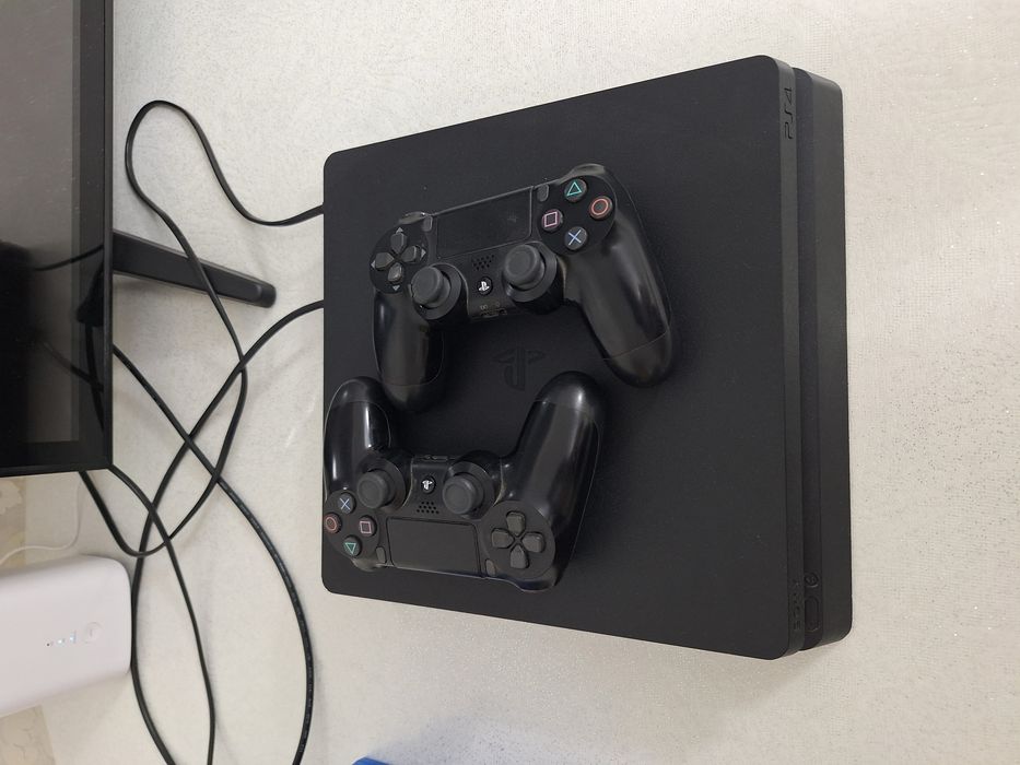 продам ps4 в очень хорошом сотояние