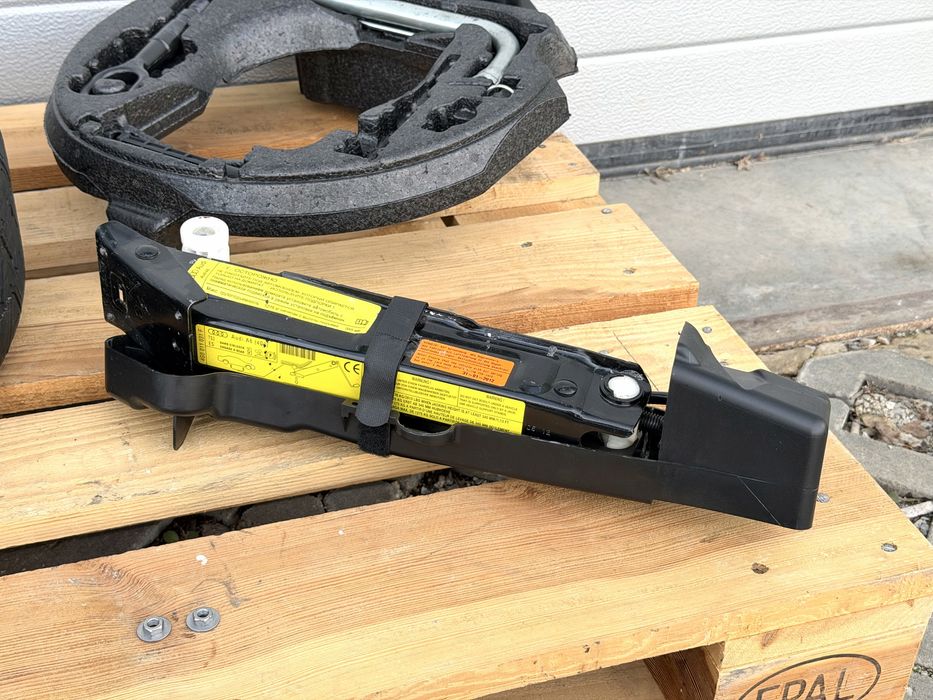 Комплект резервна гума патерица AUDI A6 A7 4G