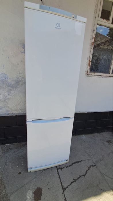 Холодильник indesit