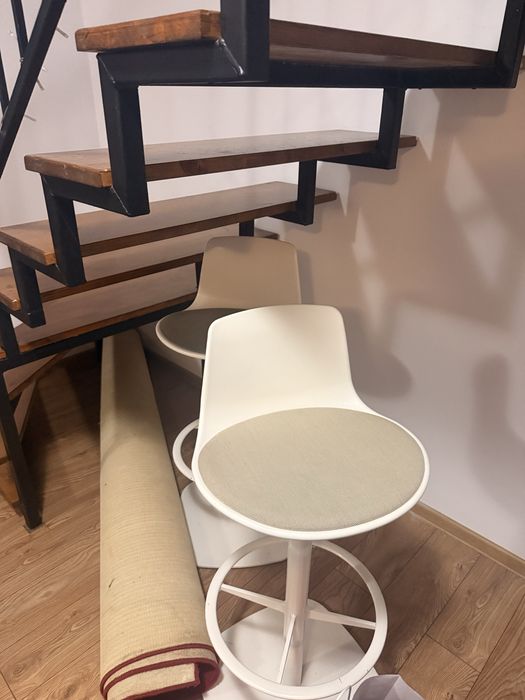 Scaune Designer Coalesse Enea Lotus Post Stool