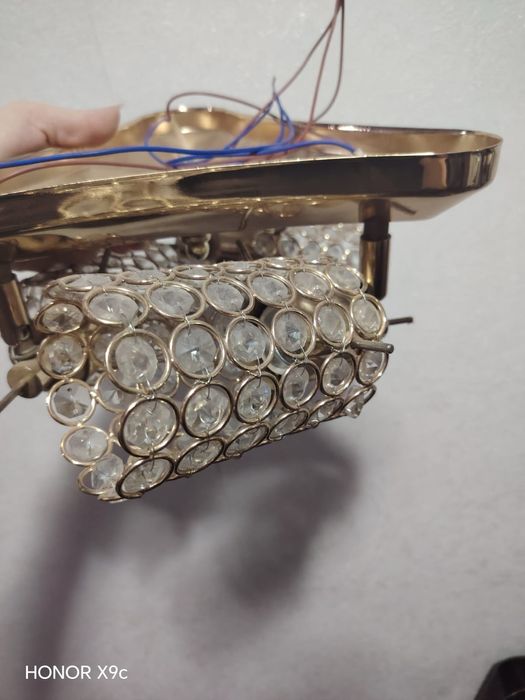 Продам небольшую люстру