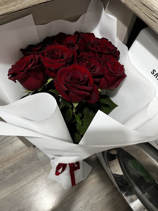 Метровые розы красные