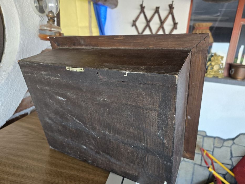 Обемна  ретро картина с дървена рамка