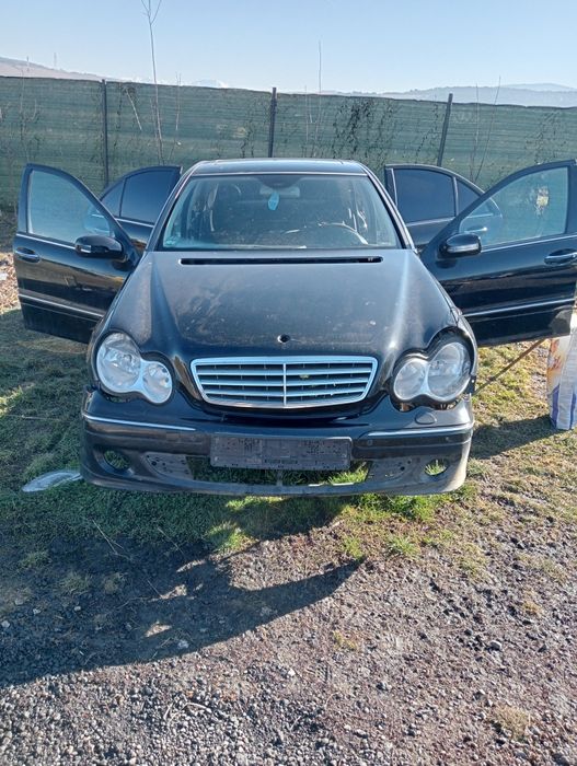 Dezmembrez Mercedes c-class 320
