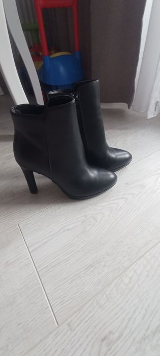 Botine dama Marca Buffalo Nr.38
Piele naturala