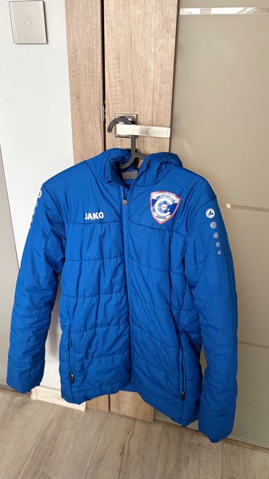 Продавам зимно яке размер 164