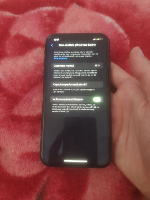 Iphone xr  88la suta baterie