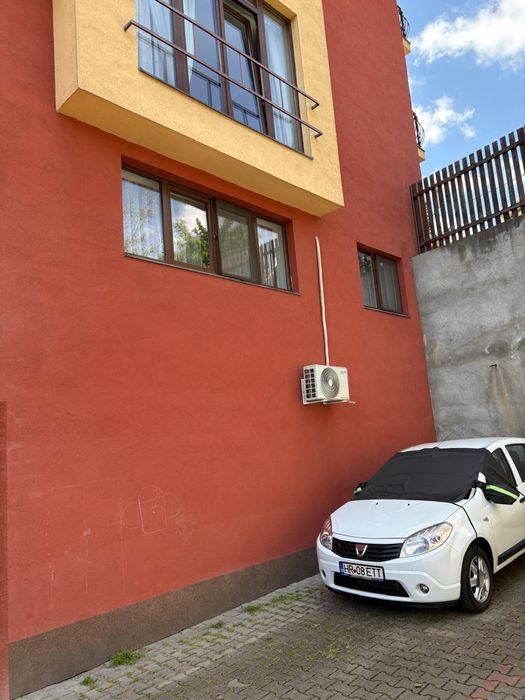 Ap la demisol 3 camere 50mp str Scolii Dambul Rotund! Parcare inclusa