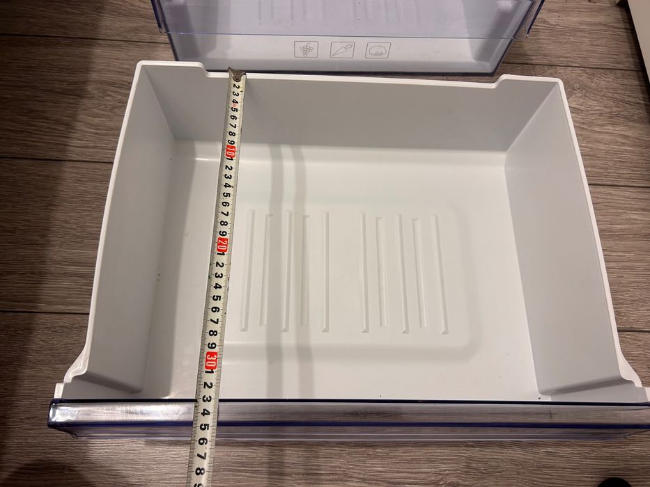 Rafturi interior si sertare combina frigorifica Beko