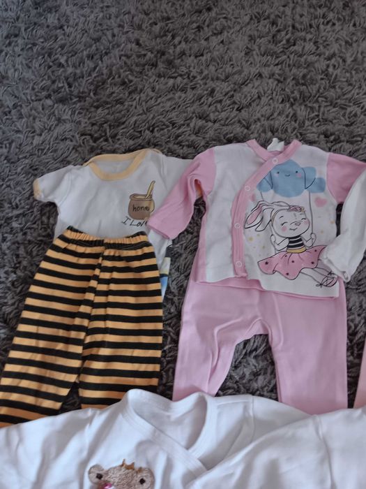 Голям лот бебешки дрешки и въртележка за кошара