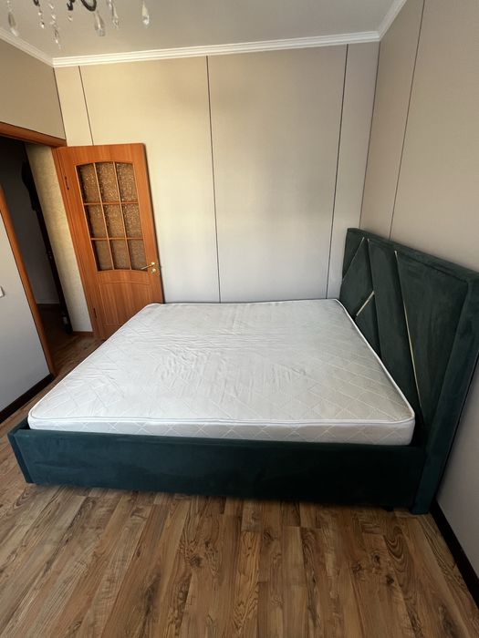 Продается кровать с матрасом
