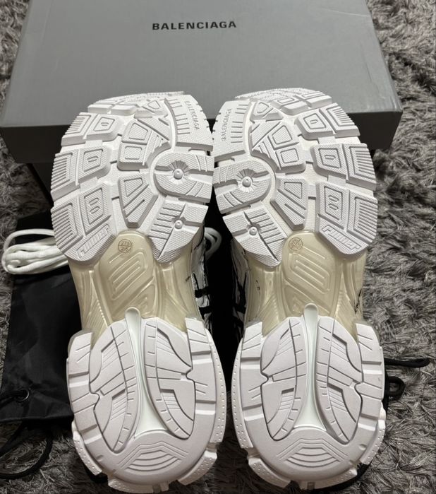 Balenciaga runner graffiti