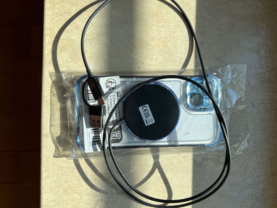 Кейс за iPhone 13 и безжично зарядно към него