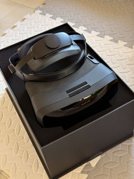 VR очила Varjo Aero