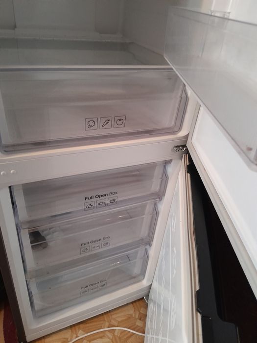 Срочно продаётся холодильник и.тд