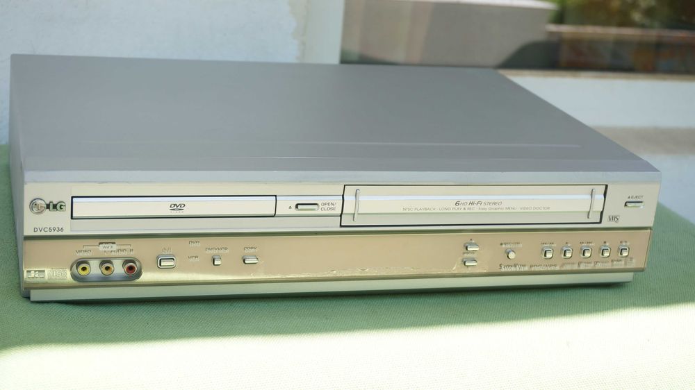 Video recorder combo VHS cu DVD player marca LG DVC 5936 stereo Hi-Fi