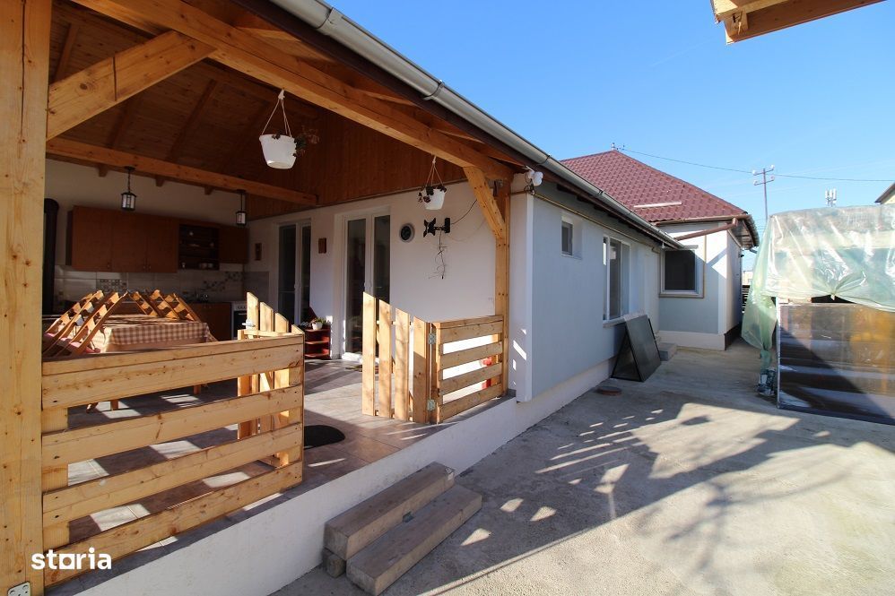 Vând casă P+Pod în Hunedoara, zona Piața Obor, teren 575mp, f.s. 15m