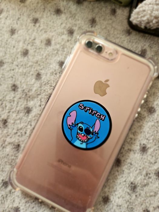 Iphone 7 plus ,se vinde cu 20 de huse impecabil