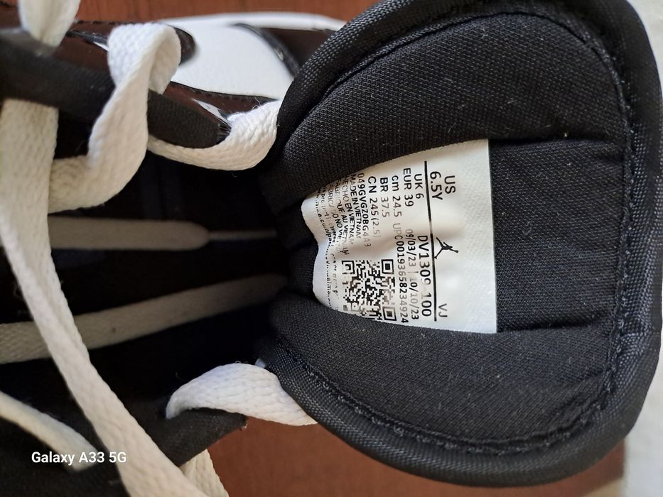 Кроссовки 39 размер.