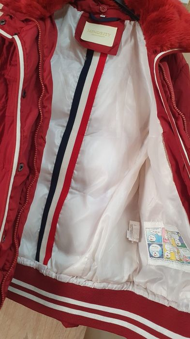 Geaca bordo scrie XL,dar e mai bine pt M/L