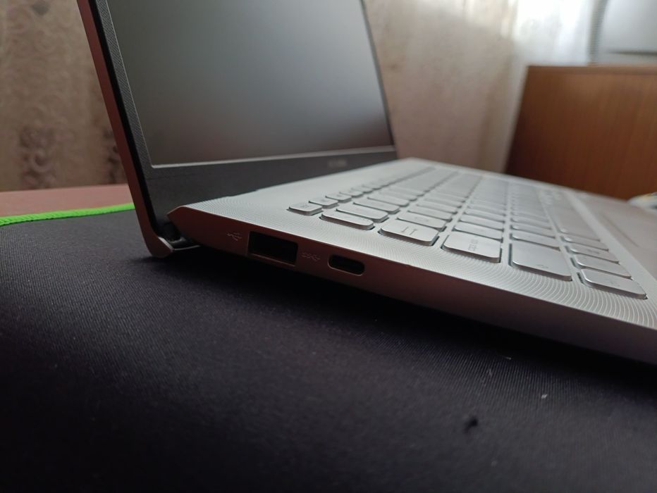 Продам ноутбук ASUS/отличное состояние