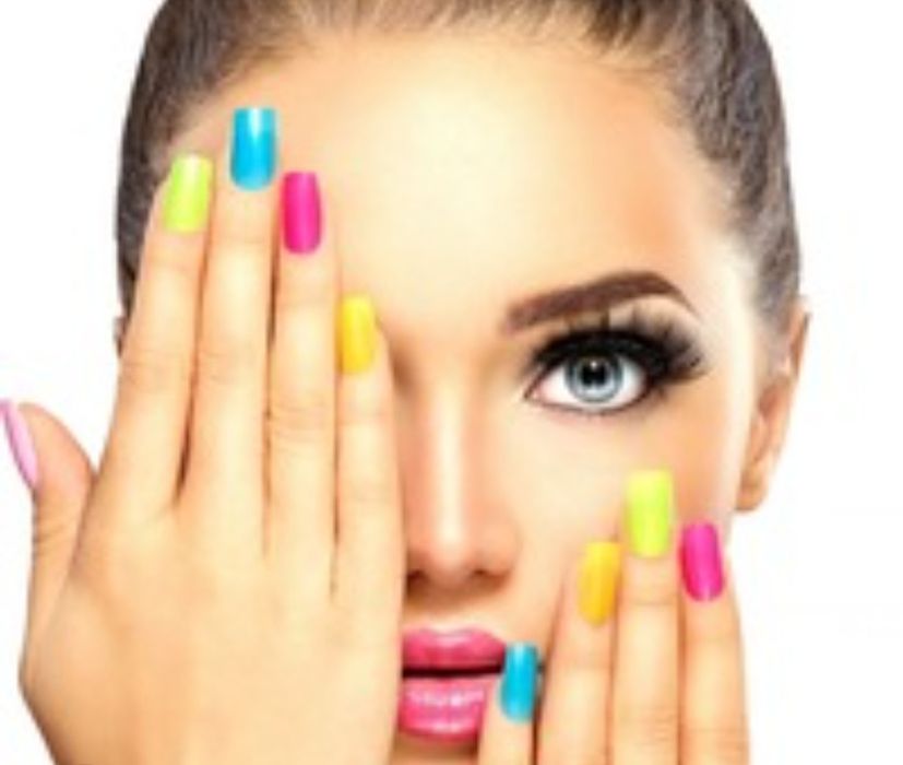 Наращивание ресниц и ногтей