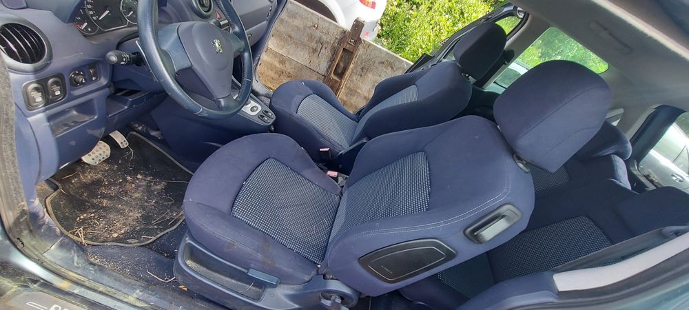 Peugeot 1007  2006г. 1.6i