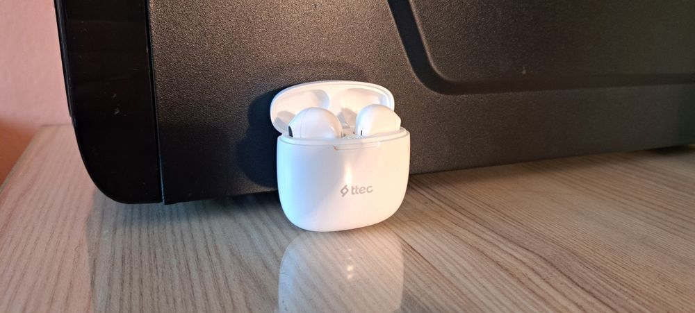 ЗАПАЗЕНИ Безжични слушалки ttec с кутията
