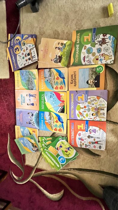 Книги учебники 1,2,3 классов